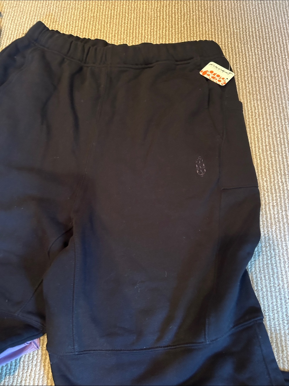 NWT FREE PEOPLE movement top score barrel sweatpants in black size large - Picture 8 of 12